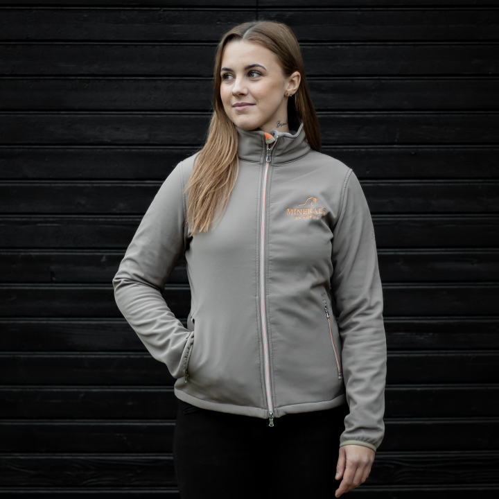 Beige Rider Softshell jacket - Minerals by Nordic in the group HORSE / Horse care / Team products at Minerals by Nordic (SOFT-JACKET)